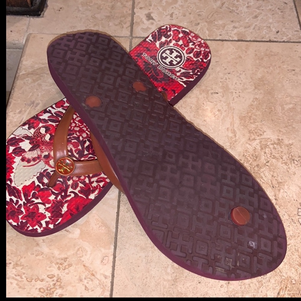 Tory Burch Red Flip Flops size 8☀️🌊👙🎀⛱️ - Picture 3 of 3